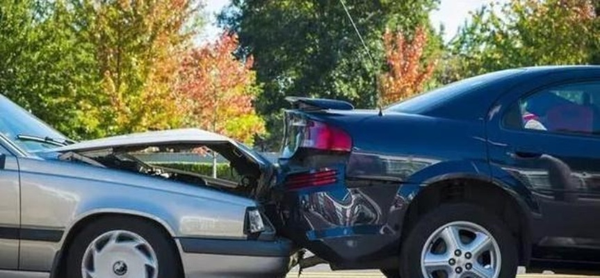 车主怒斥：追尾事故后车自放音乐，揭秘惊人真相！