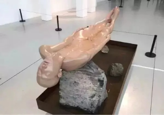 男人就要爱巨的！毕业展作品“巨大鸽鸽”意外爆火