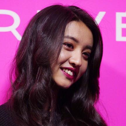 河北彩花INS发美图 完美身材眼神勾人