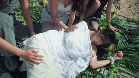 真人影游《无人岛哪有这么爽》上架Steam：全实景拍摄 金钟团队打造荒岛后宫