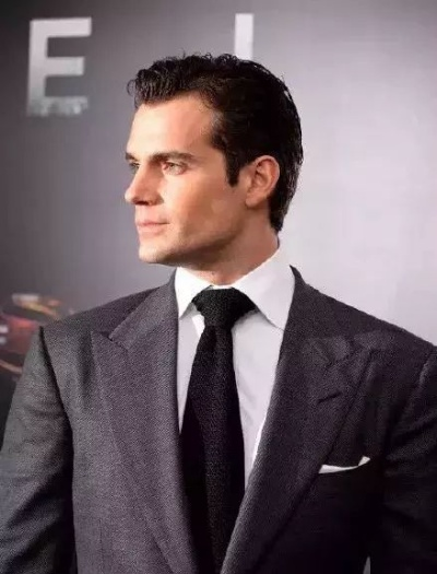 亨利卡维尔争议全盘点：好看的皮囊不代表好棒的判断力