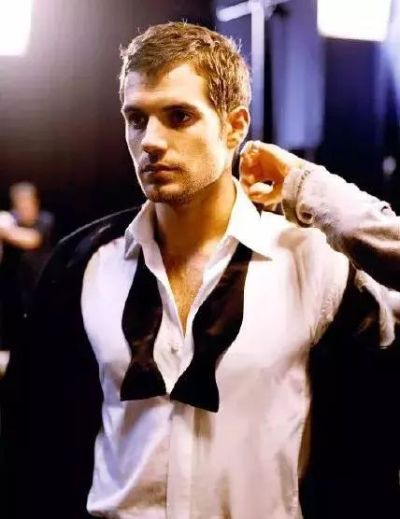 亨利卡维尔争议全盘点：好看的皮囊不代表好棒的判断力