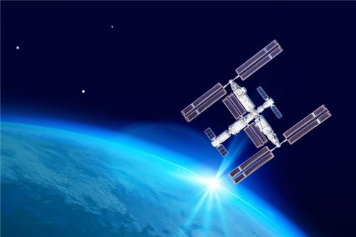 神二十乘组回忆舷窗裂纹发现细节：最终靠40倍显微镜确认