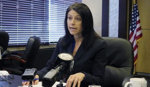 杨奇和艺术大佬吃饭！终于没戴着那个口罩了