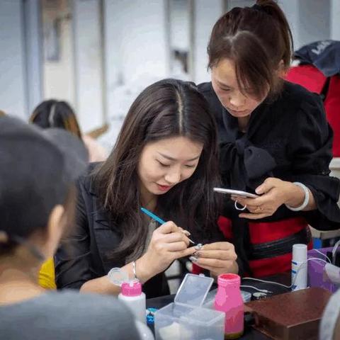 年轻人摆摊避坑指南，3类高危品类别碰，5个热门赛道精准掘金