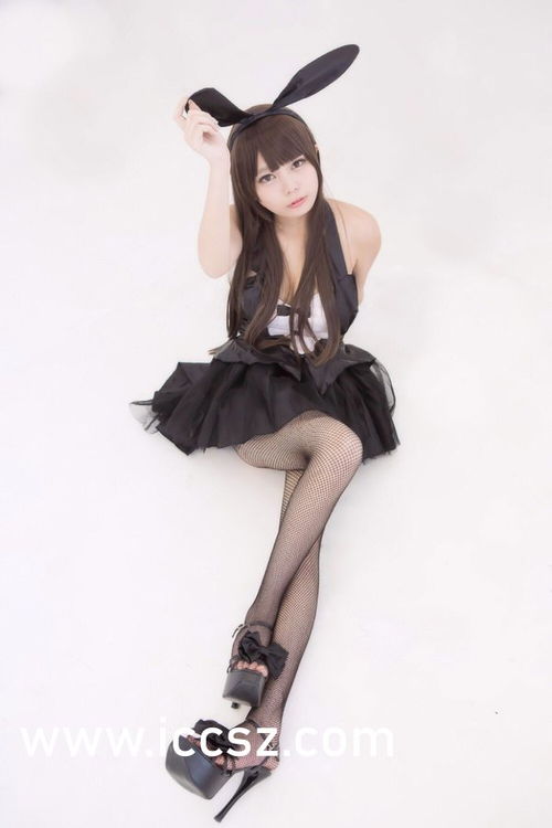 项圈旗袍黑丝红唇！外网知名Coser绝美艾达王