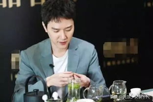 杨奇和艺术大佬吃饭！终于没戴着那个口罩了