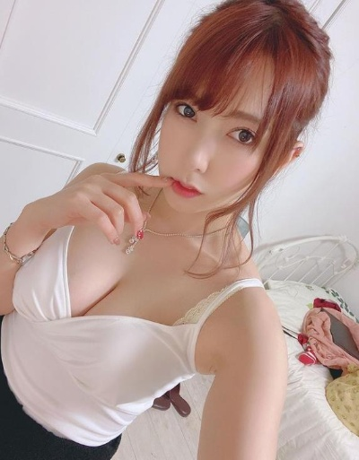 波多野结衣Ins美图合集！反向深V太绝了