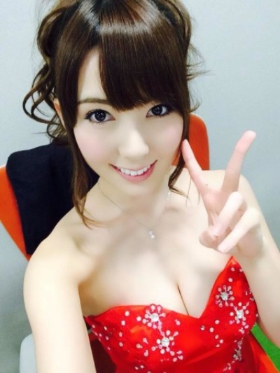 波多野结衣Ins美图合集！反向深V太绝了