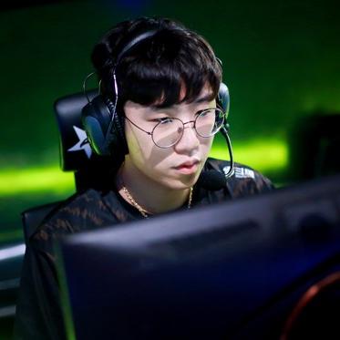 T1电竞俱乐部Faker拜年啦！中国粉丝们新年快乐