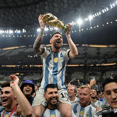 官网功能架构，超越下载的复合型玩家中心