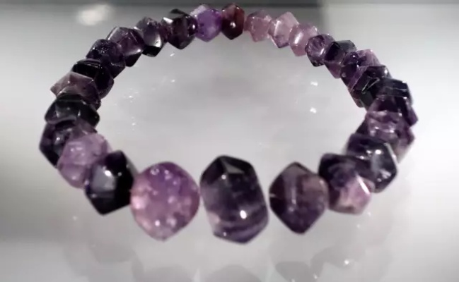 独家拆解洪门六角紫水晶，类型细分、热门需求匹配及实战增益全指南