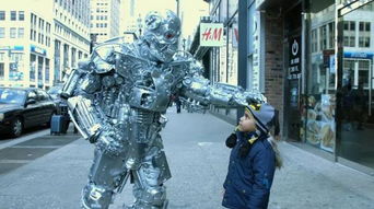 变形金刚男主突遭逮捕！街头斗殴1V2、警察拉不住