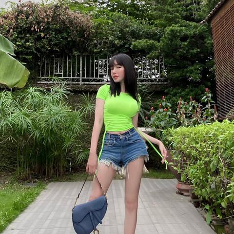 越南妞Elly，初代甜系网红的走红密码，东南亚流量变现的可复制范本？