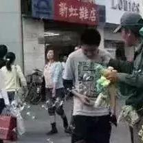 滨江道妖娆哥凭啥霸屏天津？拆解街头网红的流量密码、争议真相与变现逻辑