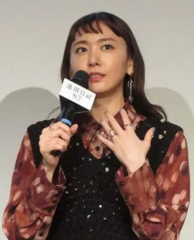 新垣结衣婚后消失作品"挂零" 丈夫首曝两人真实状态