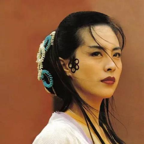 王祖贤晒新年Vlog：加拿大超市拍片办年货毫无架子