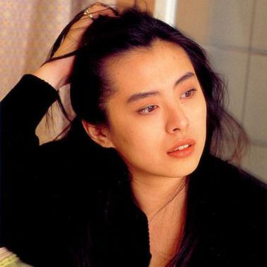 王祖贤晒新年Vlog：加拿大超市拍片办年货毫无架子