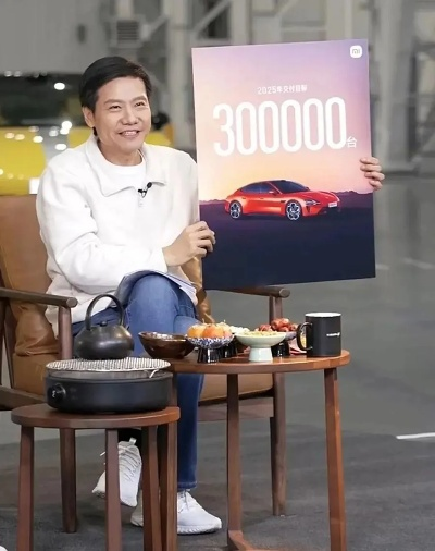 雷军力推！小米汽车拍全家福火了 网友：30万的车 这一刻就值29万