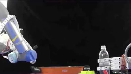 机器人都会包饺子了！指纹清晰可见