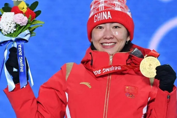 “浪姐”徐梦桃的冠军成绩单好长：文能浪姐唱跳武能冬奥夺冠