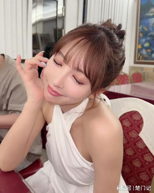 三上悠亚最新美照！香肩微露 清纯可爱