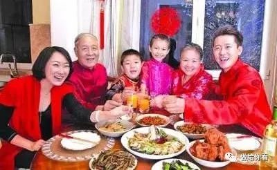 女子上门做年夜饭月入4.5万 回应质疑:春节10天就能挣2.5万