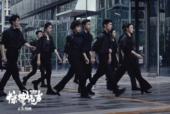 新片间谍垃圾桶交接手机被吐槽 张艺谋：国安说可以