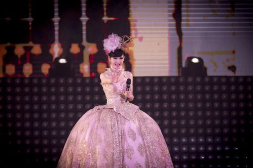 梁家辉周慧敏合照 影帝和玉女掌门人引发回忆杀