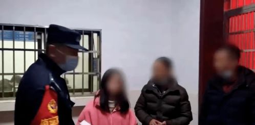 24岁女子假扮15岁少女诱捕警察 公开处刑的动态图