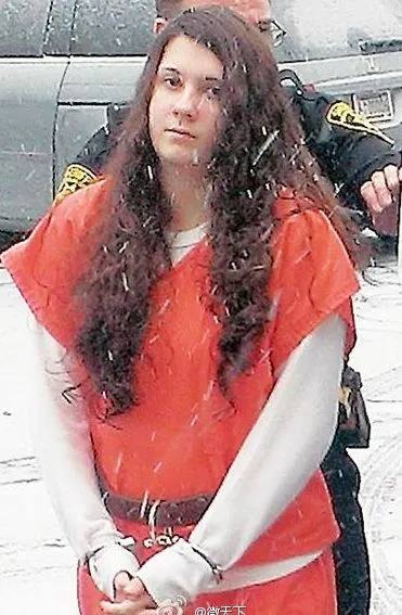 美24岁女子假扮15岁少女诱捕警察 后将其公开处刑