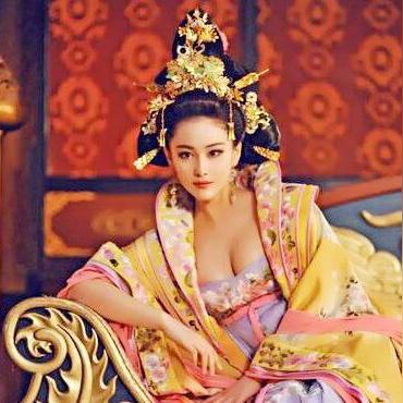 在西安你甚至能看到秦始皇开公交 还能遇上李白杨玉环