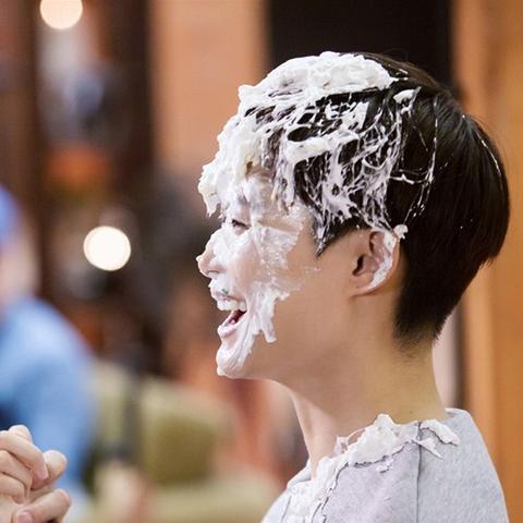 黄晓明公开回应在澳门输掉十几亿：是AI假新闻