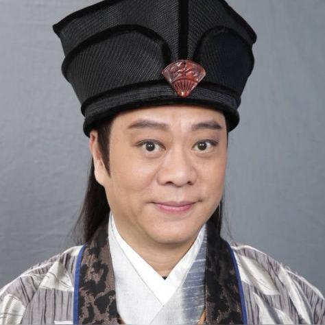 64岁欧阳震华新年扮财神 身形暴瘦引发热议