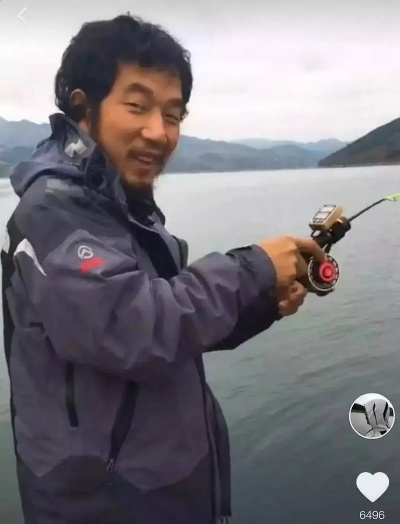 全体钓鱼佬降半目致敬 75岁“钓帝”黑大爷离世