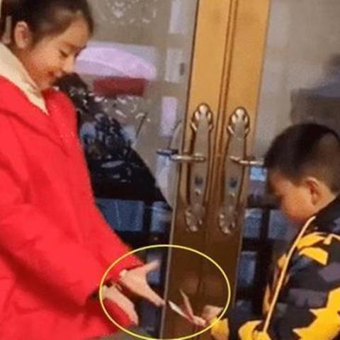 全网最贵压岁钱！山东一舅舅送5岁外甥女30斤银砖 家长不敢收第二天归还