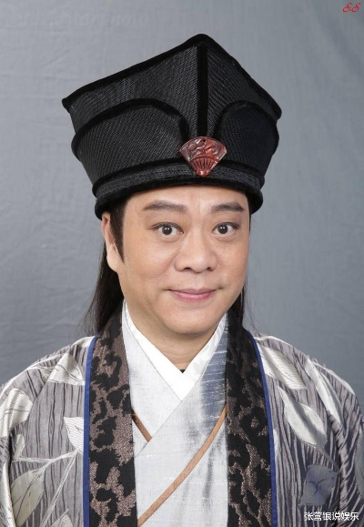 64岁欧阳震华新年扮财神 身形暴瘦引发热议