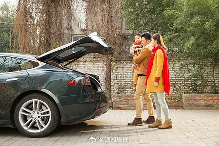 男子工作多年没买车 父母不愿出门见人:感觉没面子