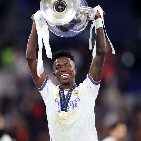 2026皇家传奇怎么玩？零氪冲榜、装备毕业、跨服团战全指南