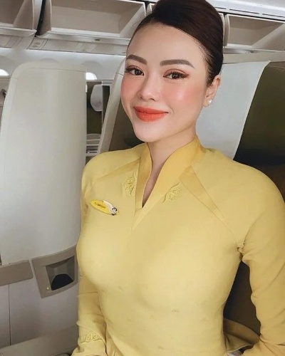 拥有东南亚人种特有的身形 韩菲混血空姐
