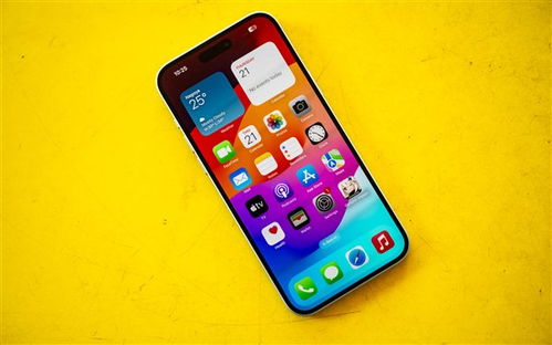 苹果 iPhone 18 Pro 被曝正测试全新“深红色”，而折叠屏 iPhone 配色偏保守