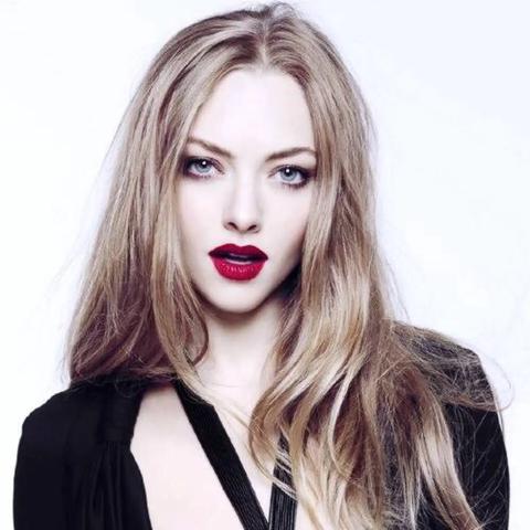 好莱坞一代金发女神 阿曼达·塞弗里德绝美热辣写真