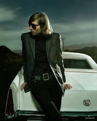 王心凌变暗黑性感女王 湿身才会显大的动态图