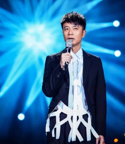 李克勤演唱会拿出捞网收红包 网友：用网高效又可爱