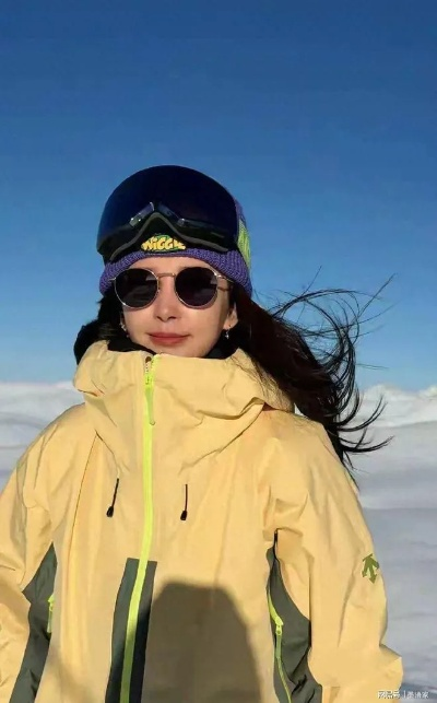 真正的冻龄女神！53岁李冰冰晒滑雪美照:状态杀疯了