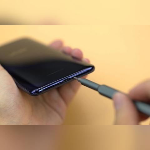 揭秘：卡针戳错手机孔 到底会不会弄坏设备？