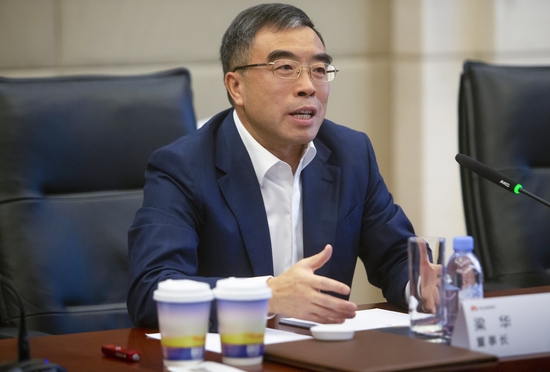 再破纪录！华为董事长梁华披露华为2025年销售收入超8800亿元