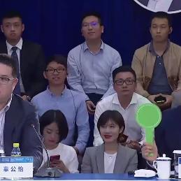 黄晓明自曝春节要回1000条消息 微信有红点受不了