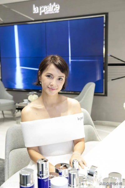 50岁“鬼后”李心洁冻龄似少女 网友大赞状态超好