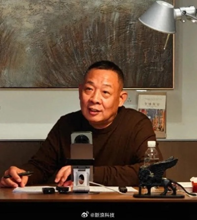 于东来宣布退休后现身老家街头 边吃边叫卖甘蔗